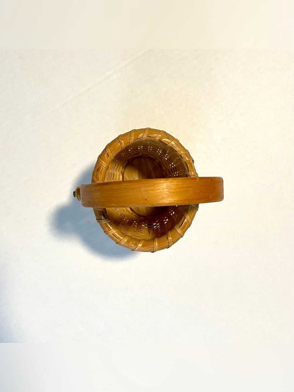 *EUC* NANTUCKET Hand Crafted Oval Basket w/“D” Shaped Handle - 8